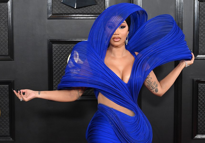 Scene incredibile la un concert al artistei Cardi B: după ce a fost stropită din public, a aruncat microfonul VIDEO 