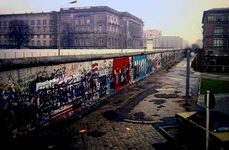 Cât de lung era Zidul Berlinului? jpeg