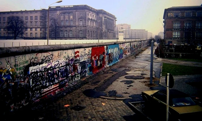 Cât de lung era Zidul Berlinului? jpeg