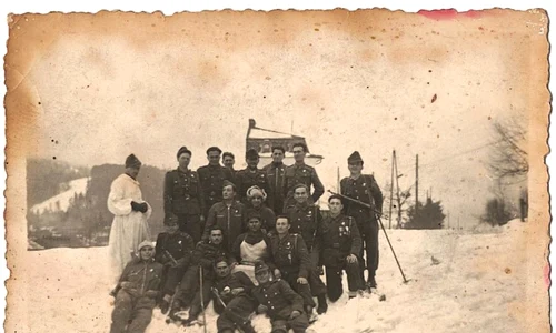 Poveste din lumea militară: Trupă în termen de parașutiști, aflați la instrucție (© Muzeul Național al Carpaților Răsăriteni)