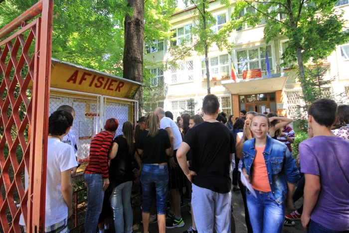 Elevii din Hunedoara au putut afla notele de la Evaluarea Naţională. FOTO: Daniel Guţă.ADEVĂRUL.