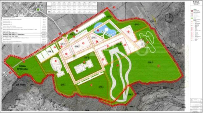 Singura care sugerează faptul că pe Dealul Cocoşului urmează să se construiască un complex polivalent este o tablă cu harta proiectuliu FOTO: bistrita24.ro