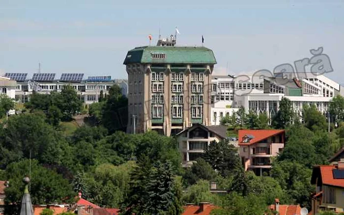 Reprezentanţii Universităţii „Transilvania“ spun că la Braşov se percep aceleaşi taxe ca anul trecut. Foto: Bogdan Crăciun