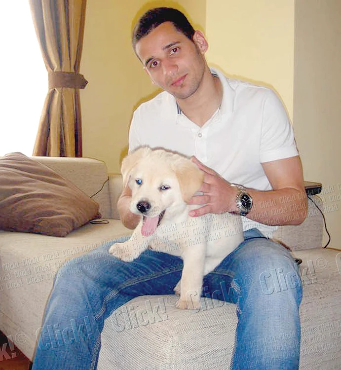 
    Curtean are acasă  un labrador alb, pe care  l-a numit „Zizou”  