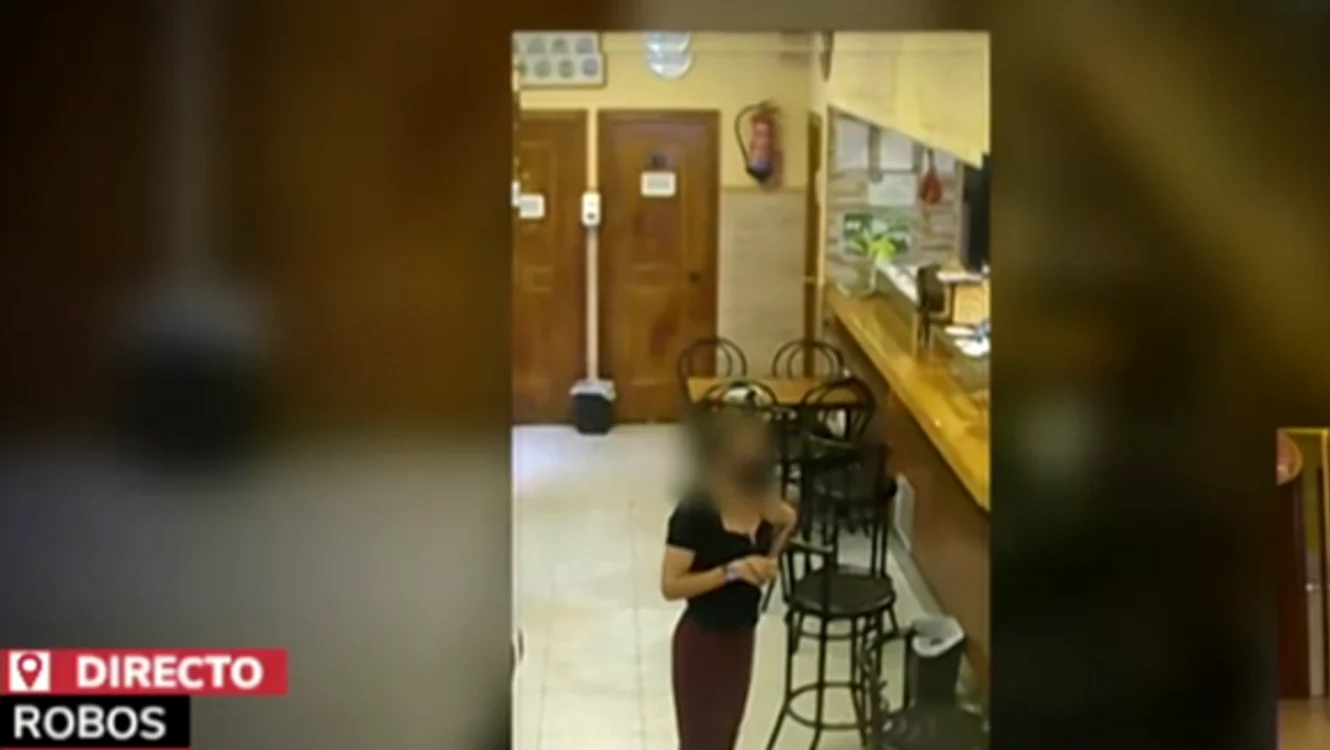
    Femeia din România filmată de camerele de supraveghereFoto: captură telemadrid.es  