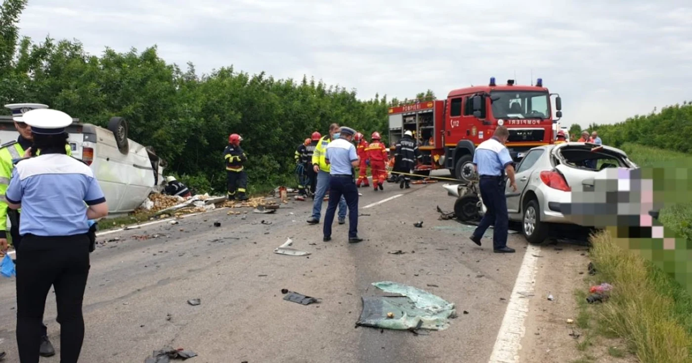 Accidentul s-a soldat cu trei morţi FOTO: ISU Teleorman