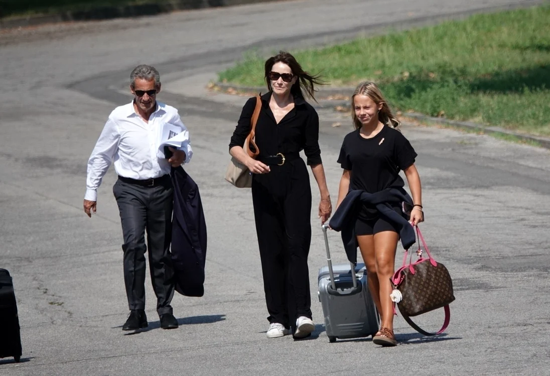 Carla Bruni cu Nicolas Sarkozy și fiica lor, Giulia Sarkozy   profimedia 1032574227 jpg