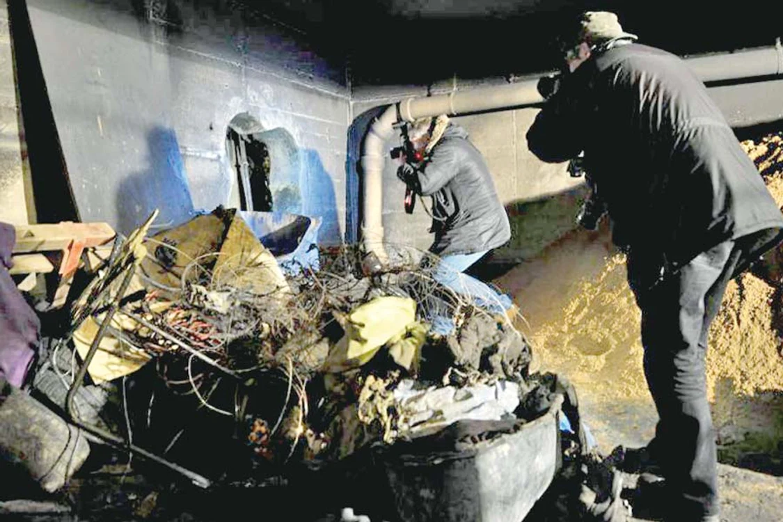 Tunelul construit de hoţi  era căptuşit cu şipci de lemn  şi asigurat să nu se surpe