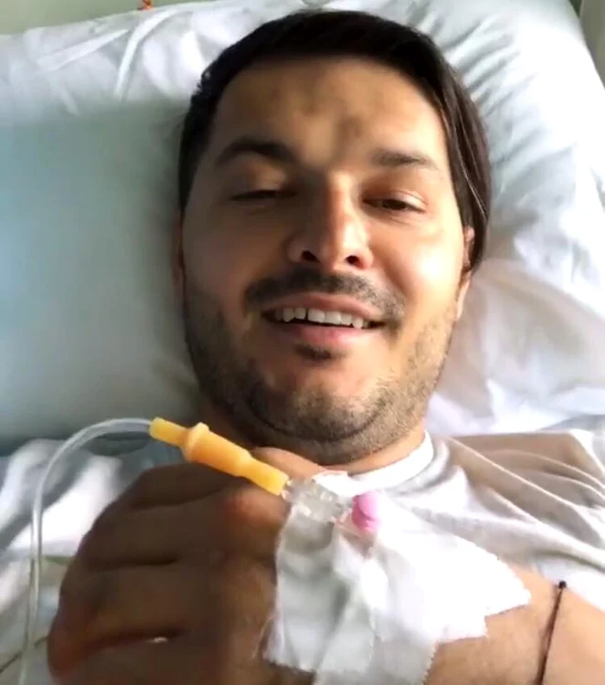 Liviu Vârciu, anesteziat, pe patul de spital