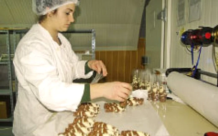 Figurinele mici trec cu bine de criză