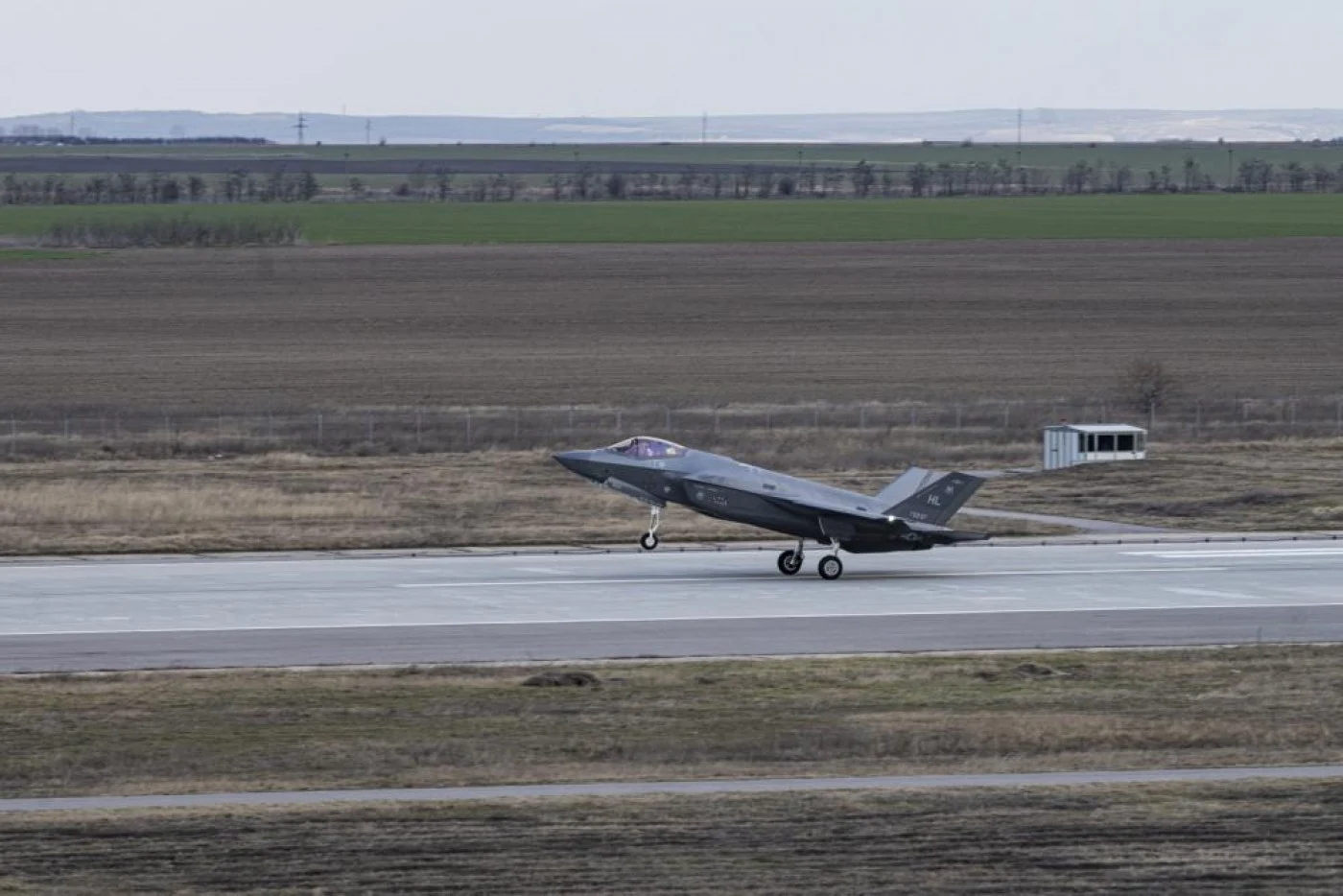 Cine a pilotat avioanele F-16 trimise după drone. Baza 86 Aeriană Borcea dezminte informațiile apărute despre piloți