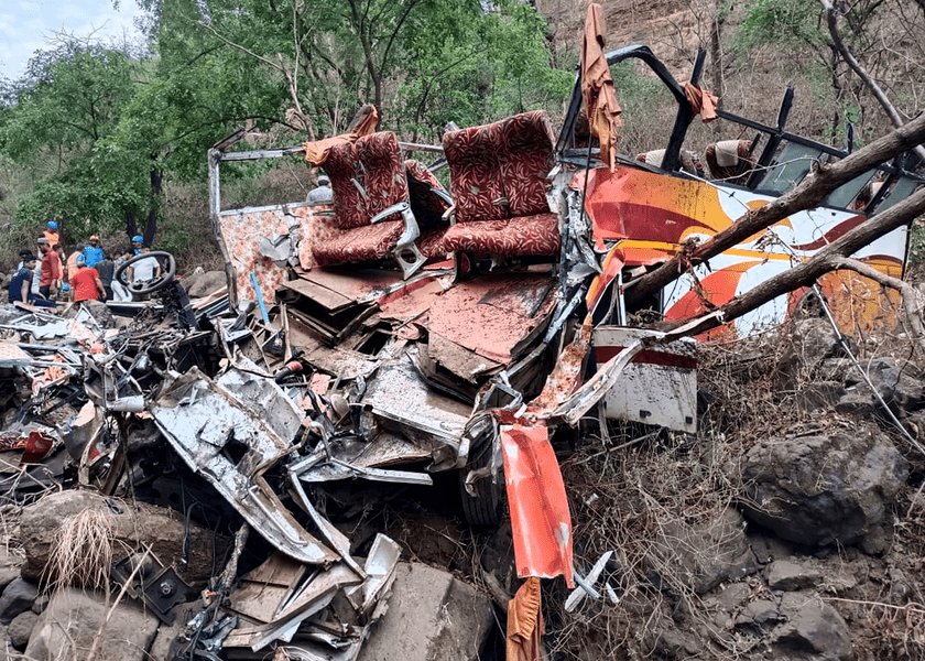 Tragedie în India. Un autobuz s-a prăbușit într-o prăpastie. 13 oameni au murit, iar alți 29 sunt răniți
