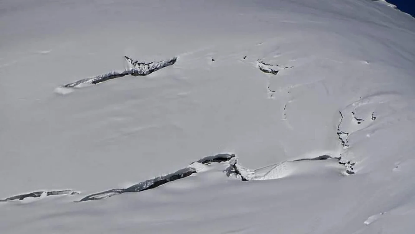 Kitul de avalanşă, absolut necesar dacă practici schiul de tură sau sporturile off-piste. De ce este bine să ai şi un rucsac de cu airbag