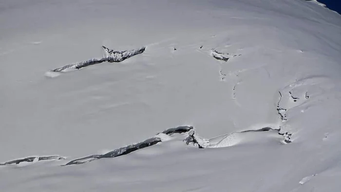 Kitul de avalanşă, absolut necesar dacă practici schiul de tură sau sporturile off-piste. De ce este bine să ai şi un rucsac de cu airbag