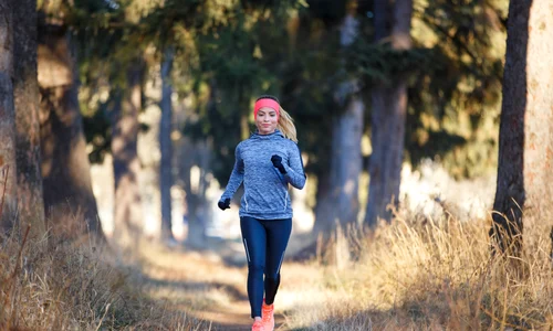 Ponturi sa faci sport in aer liber cand este frig  Sursa foto shutterstock 1232357335 jpg