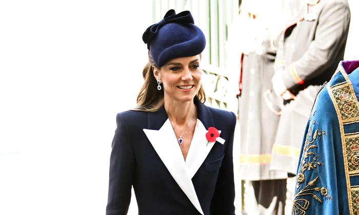 Prințesa Kate în outfit bleumarin Sarah Burton pentru Alexander McQueen la Ziua ANZAC    GettyImages 2273055395 jpg