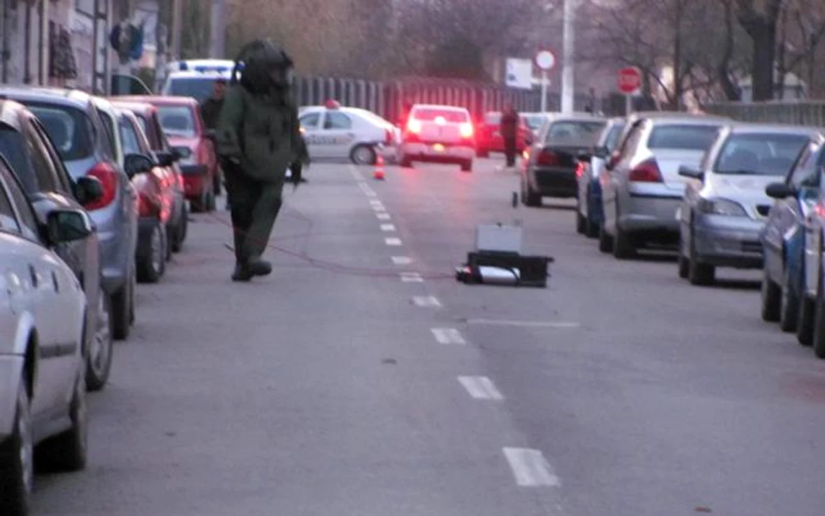La locul incidentului sunt aşteptaţi o echipă pirotehnică şi specialişti SRI