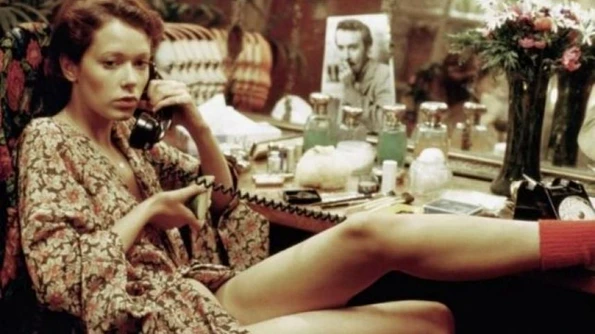 Pornografia în epoca Ceauşescu: cum făceam rost de reviste deocheate şi vedeam filme interzise pe posturi TV străine Securiştii tăiau lumina ca să strice „nopţile porno“ la casetă jpeg