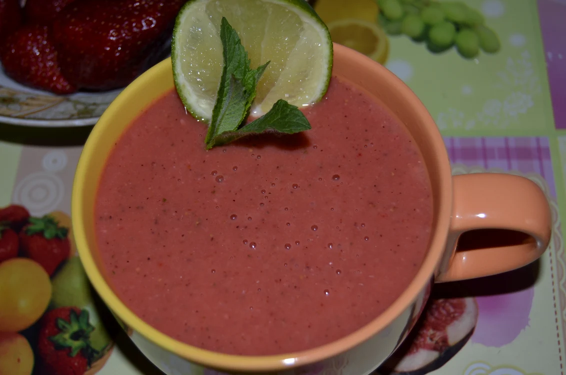 
    Shake de fructe cu iaurt şi miere  