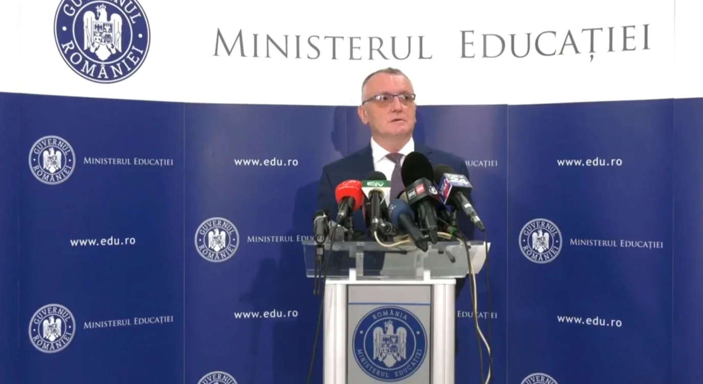 USR și Forța Dreptei depun moțiunea simplă de cenzură împotriva lui Sorin Câmpeanu FOTO: Arhivă