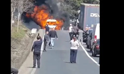 ambulanta in flacari in iasi FOTO captură video Ziarul de Iași