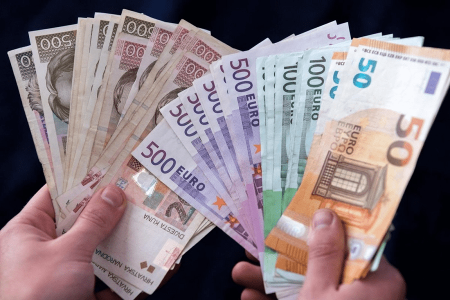 Guvernul croat, la cuţite cu mediul de afaceri: comercianţii au rotunjit preţurile după trecerea la euro