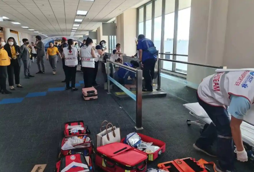 Unei femei i s-a amputat piciorul pe aeroportul din Bangkok, după ce a rămas blocată într-un trotuar mobil
