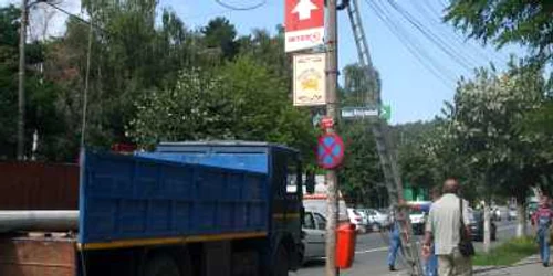 Se lucrează la reţelele electrice