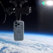 telefon aruncat din stratosfera png