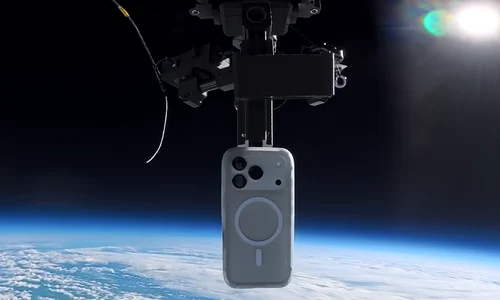 telefon aruncat din stratosfera png