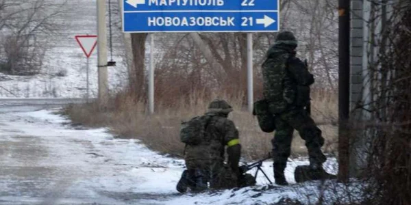 militari in apropiere de Mariupol