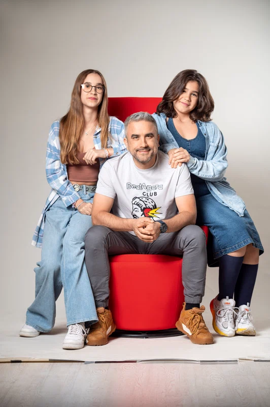 Zoli Toth și fiicele lui, Timea și Patricia foto OK Magazine