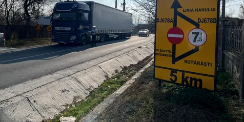 Camioane depistate pe DN7 pe un tronson restricționat traficului greu din Vâlcea Foto IPJ Vâlcea jpeg