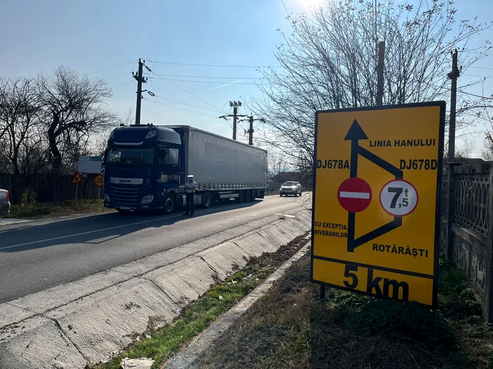 Traficul greu restricționat la granița dintre județele Vâlcea și Argeș