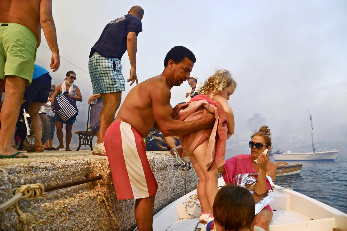 
    În Grecia, românii și-au scurtat vacanța  pentru a evita carantina la întoarcere  
