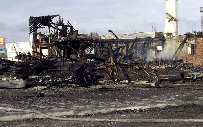 Motelul a ars în totalitate. (Foto: Simona Suciu)