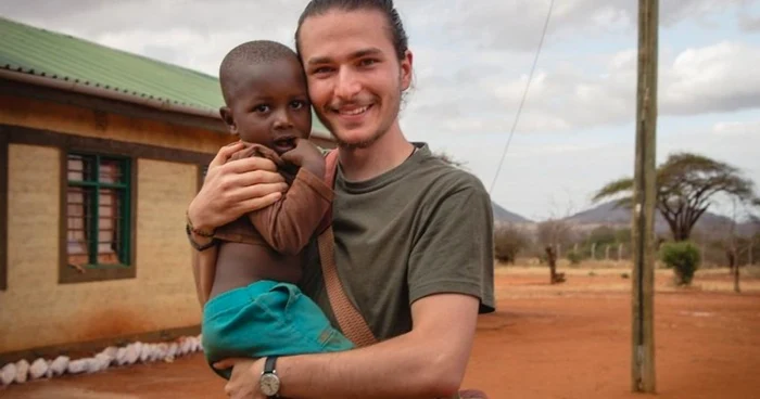 voluntar kenya alba