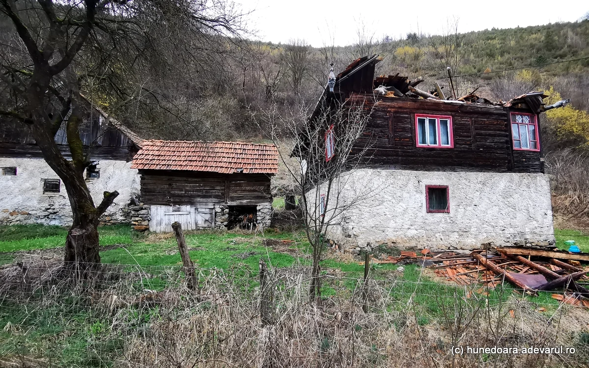 Casă din Runcu Mare. Foto: Daniel Guță. ADEVĂRUL