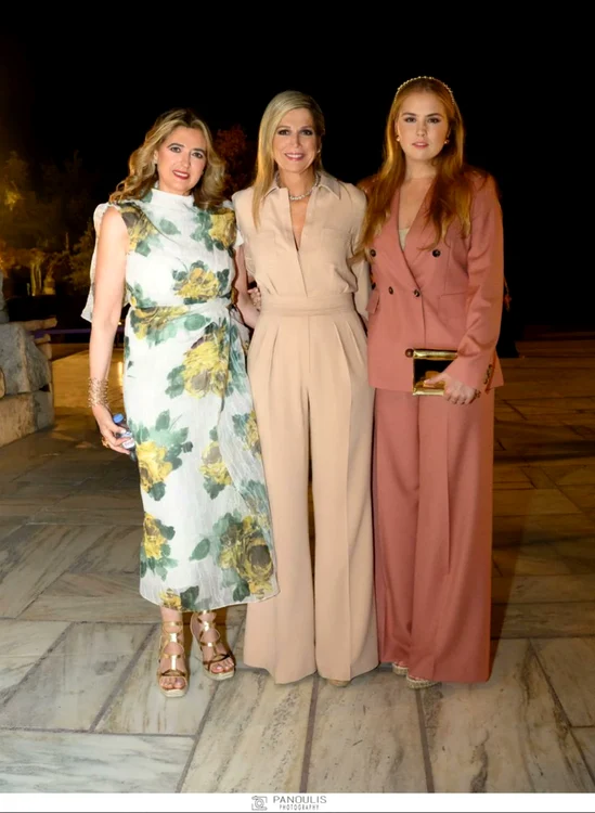 Maxima și Amalia la Atena PNG