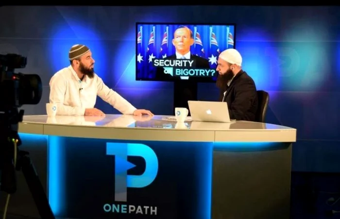 Reţeaua „One Path“ (O singură cale) filmează şi editează imagini pentru canalul său de YouTube FOTO ABC News