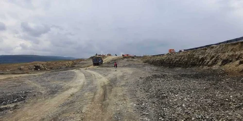 crater autostrada sibiu foto