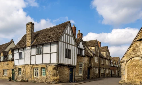 Satul Lacock, UK FOTO Shutterstock