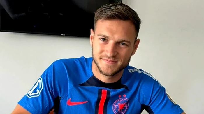 Dennis Politic a îmbrăcat deja tricoul campioanei. Foto Facebook FCSB 