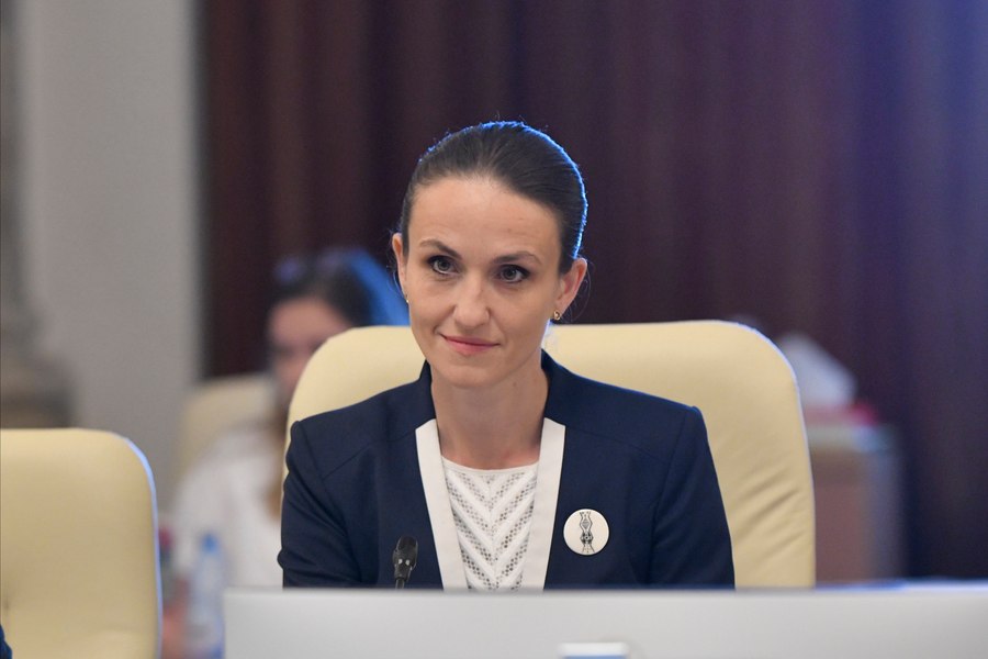 Ministrul Oana Țoiu asigură că NATO și SUA vor trimite în lunile următoare noi trupe în România. Ce spune despre atacurile lansate de Grindeanu