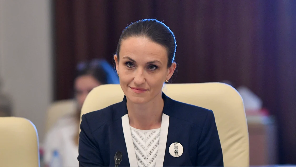 Românii din Cernăuți cer sprijinul MAE pentru școlile în limba maternă FOTO: Mediafax