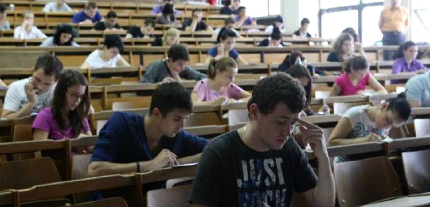 studenti nemultumiti 
