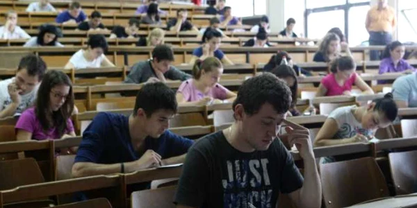 studenti nemultumiti 