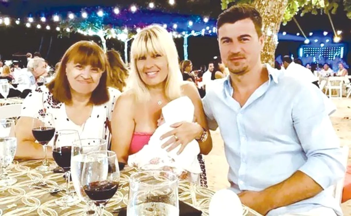 
    Elena Udrea și Adrian Alexandrov se mai gândesc la un copil?  