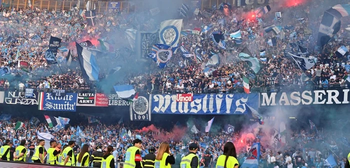 Fanii au luat cu asalt stadionul din Napoli. Foto Facebook