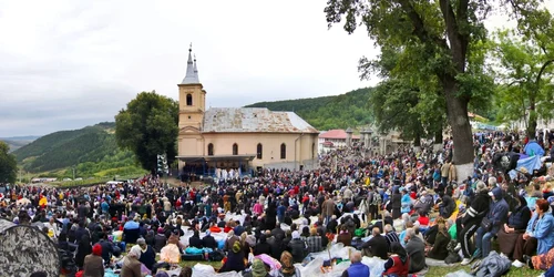 Aspecte ale pelerinajului de la Nicula, 2012.